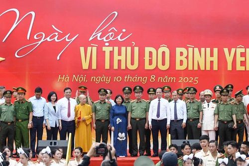 3.000 chiến sĩ Công an Hà Nội diễu binh, diễu hành tại ngày hội' Vì thủ đô bình yên'