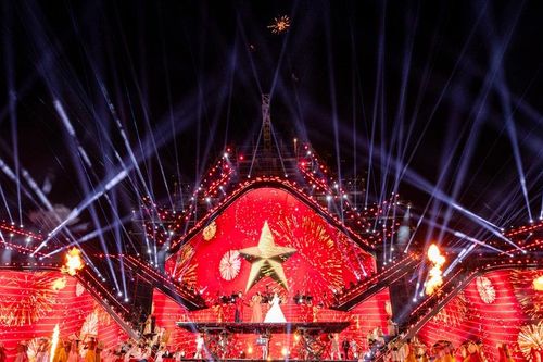 Hơn 20.000 khán giả 'cháy' hết mình cùng dàn nghệ sĩ đình đám tại V Concert