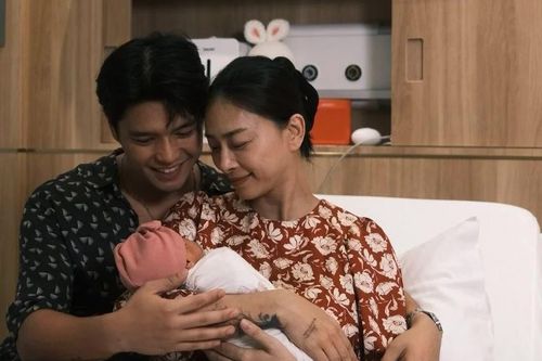 Ông xã kém 11 tuổi gây xúc động mạnh sau khi Ngô Thanh Vân sinh con gái đầu lòng