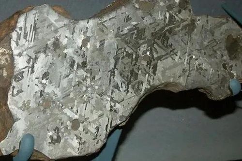 Kim cương 'ngoài hành tinh' cứng hơn 60% vừa được tái tạo