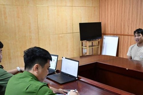 Tạm giữ 5 đối tượng chuyên chiếm quyền tài khoản Facebook, lừa đảo chiếm đoạt hơn 10 tỷ đồng