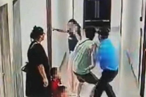 Triệu tập kẻ côn đồ đánh phụ nữ dã man ở sảnh thang máy chung cư Hà Nội