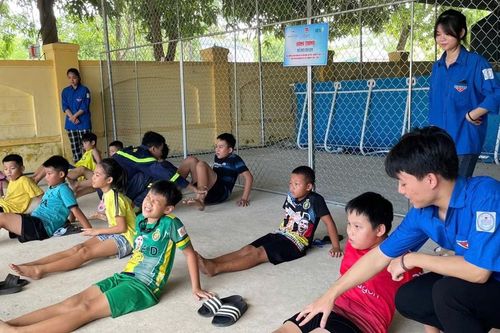 Lớp dạy bơi miễn phí cho thiếu nhi ở Hà Tĩnh