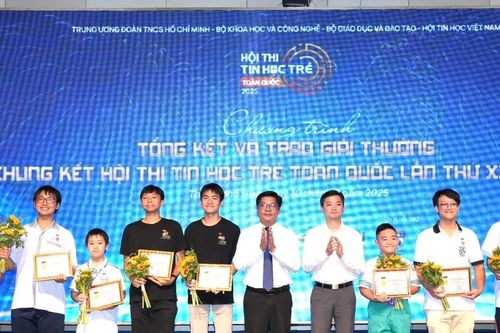 Nam sinh lớp 5 duy nhất đạt điểm tuyệt đối Hội thi Tin học trẻ toàn quốc 2025
