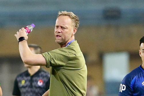V-League 2025/26: Khốc liệt các cuộc đua trên 'ghế nóng'