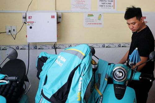 Mô hình cà phê kết hợp trạm sạc xe điện 'nở rộ', thu hút nhiều tài xế ở TPHCM