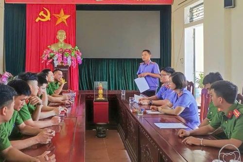 Trao đổi nghiệp vụ giữa VKSND khu vực 7, tỉnh Hưng Yên với Công an xã