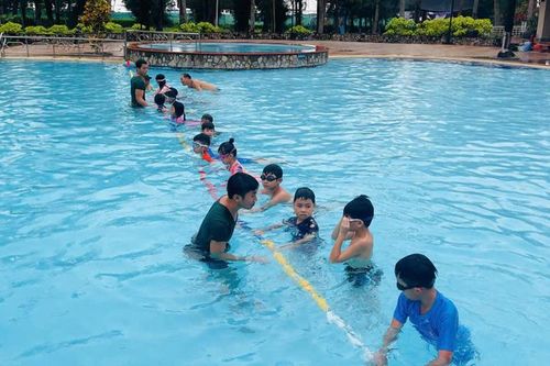 Bộ đội Biên phòng TP Hồ Chí Minh giúp trẻ vùng biển giỏi bơi, tự tin nói tiếng Anh