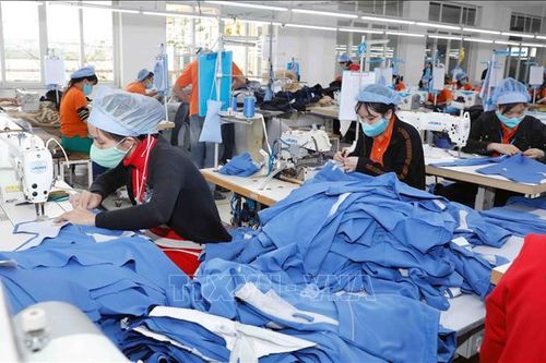 Dệt may ghi nhận tín hiệu tích cực với kim ngạch xuất khẩu tăng 9%