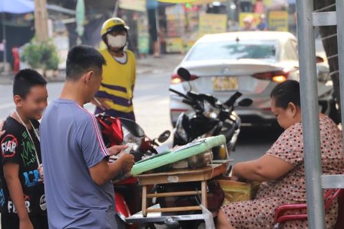 Bất an khi tình trạng hút thuốc lá nơi công cộng vẫn diễn ra phổ biến