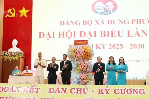 CHÀO MỪNG ĐẠI HỘI ĐẢNG BỘ CÁC CẤP, ĐẠI HỘI ĐẢNG BỘ TỈNH NHIỆM KỲ 2025-2030 VÀ ĐẠI HỘI LẦN THỨ XIV CỦA ĐẢNG Hưng Phước vững bước phát triển, giữ vững an ninh biên giới