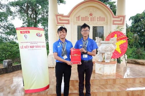 Tự hào được kết nạp Đảng ở mặt trận 'Mùa hè xanh'