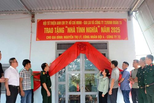Bàn giao 10 căn nhà tình nghĩa cho công nhân, lao động nghèo tại Gia Lai