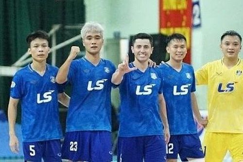 Thủ môn ĐT futsal Việt Nam mắc sai lầm, ĐKVĐ Thái Sơn Bắc suýt ôm hận