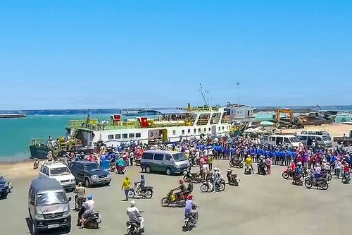 Nghe và thấy: Du lịch 'thúc' dịch vụ tăng trưởng