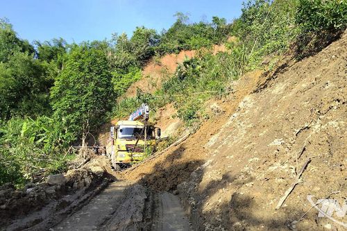 Khắc phục sạt lở gặp khó vì thiếu bãi đổ thải