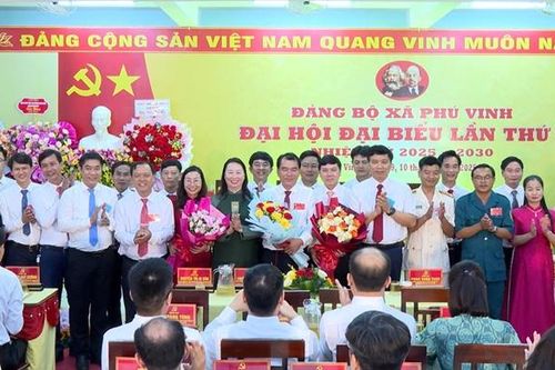 Xây dựng xã Phú Vinh trở thành trung tâm dịch vụ - du lịch biển và đầm phá