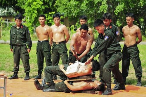 Mãn nhãn màn trình diễn của Cảnh sát cơ động Đồng Tháp