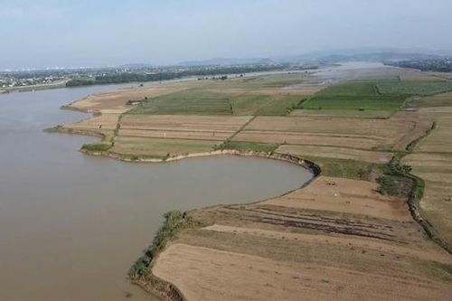 'Hà bá' nuốt chửng đất sản xuất của người dân