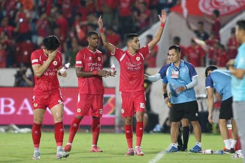 Giá trị trung phong ngoại ở V.League