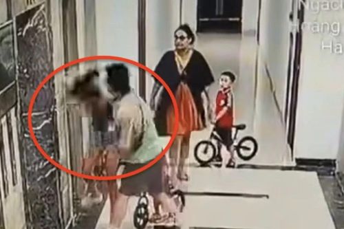 Bắt giữ người đàn ông hành hung phụ nữ tại chung cư