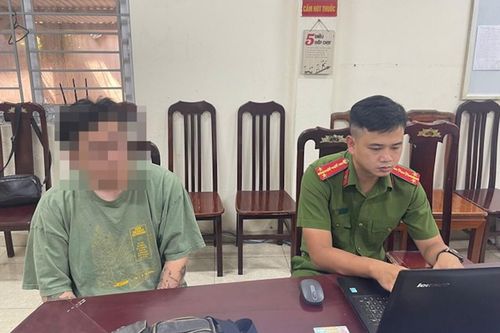 Danh tính người đàn ông xăm trổ hành hung phụ nữ ở chung cư Hà Nội