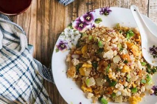 Muốn giảm cân mà thèm cơm rang thì làm ngay theo công thức này: Dễ nấu mà giòn ngon không thua 'phiên bản thật'