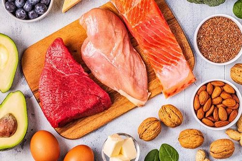 Chế độ ăn giúp bắp tay thon gọn cho phụ nữ trung niên