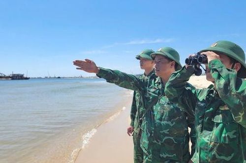 Thuyền đánh cá trôi dạt trên biển, ngư dân nghi đột quỵ khi kéo lưới