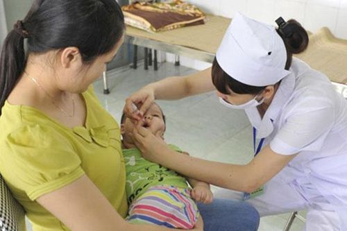 Bệnh bại liệt rất dễ lây, trẻ em cần được phòng bệnh bằng vaccine