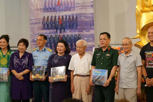 Nguyễn Á kể chuyện 'Sức mạnh Việt Nam'