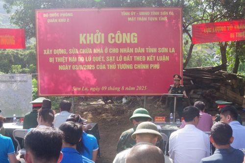 Chung tay dựng nhà, sẻ chia cùng người dân vùng lũ