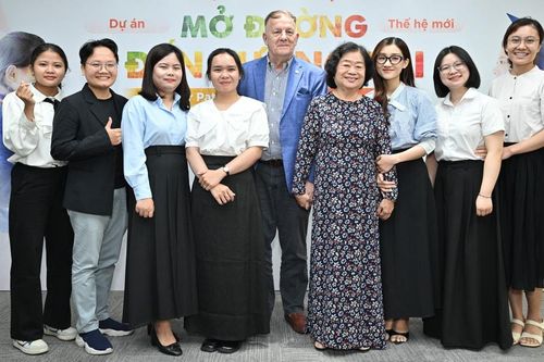 Khởi động dự án hỗ trợ nữ sinh dân tộc thiểu số