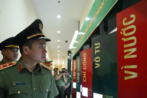 Khai mạc triển lãm 'Công an Thành phố Hồ Chí Minh - Tiếp bước truyền thống anh hùng'