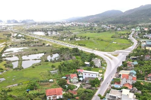 Quảng Ninh: Cắm biển 'Bán đất chính chủ' để tìm chủ đất trong diện GPMB