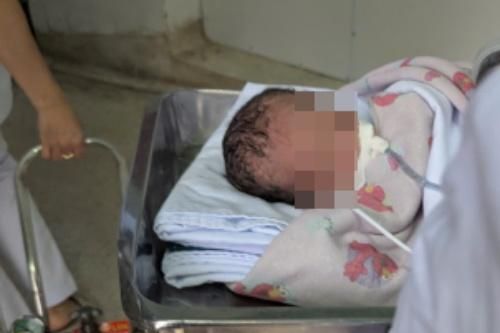 Bé sơ sinh ngưng tim tại nhà được kíp 115 cứu sống ngoạn mục
