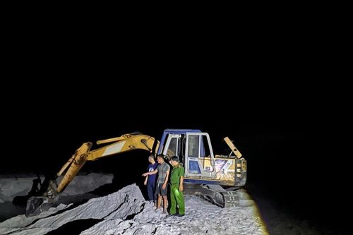 Liên tiếp triệt phá các điểm khai thác cát trái phép quy mô lớn