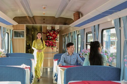 Du lịch Quảng Trị: 'Đòn bẩy mềm' từ tàu chất lượng cao