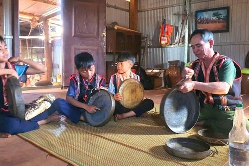 'Người giữ lửa' cồng chiêng trong mái ấm Ba Na