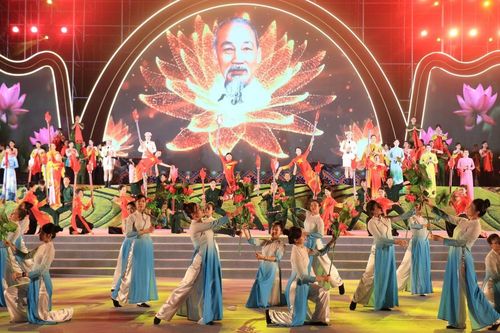 Hơn 1.000 diễn viên tham gia chương trình nghệ thuật đặc biệt 'Bản hùng ca cách mạng'