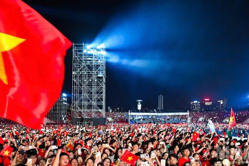 Cháy hết mình với đêm nhạc 'Tổ quốc trong tim'