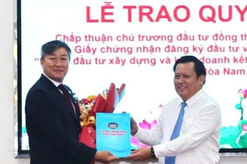 Tây Ninh trao quyết định, giấy phép đầu tư xây dựng khu công nghiệp 322ha