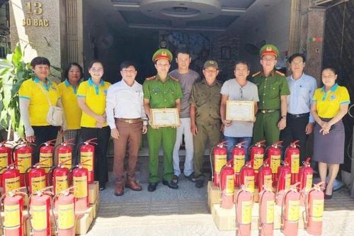 Đà Nẵng khen thưởng cá nhân, tập thể dũng cảm chữa cháy kịp thời tại khu dân cư