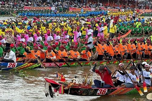 Hấp dẫn Lễ hội Oóc om bóc và Đua ghe Ngo
