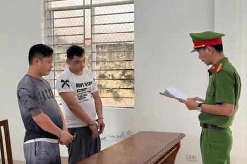 Mang còng đi, bị còng về