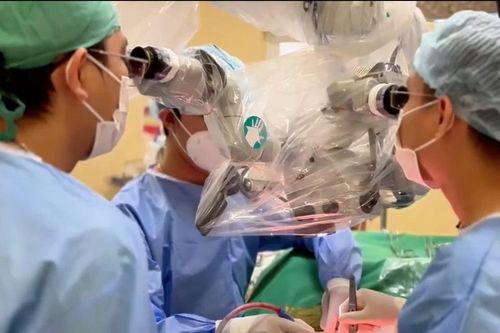 Đang khỏe mạnh bỗng đau đầu, hôn mê vì vỡ túi phình động mạch não