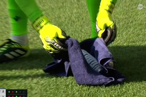 'Bí kíp' của thủ thành Henderson giúp Crystal Palace giành Siêu cúp Anh