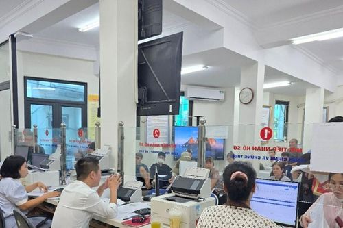Bộ Nội vụ ra hướng dẫn giải đáp thắc mắc về việc thực hiện chế độ tiền lương, phụ cấp sau sáp nhập
