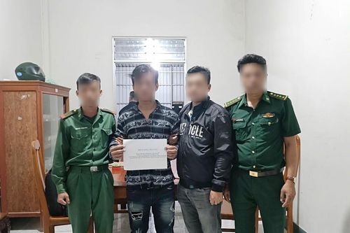 Lực lượng biên phòng Cà Mau bắt giữ đối tượng bị truy nã trên biển