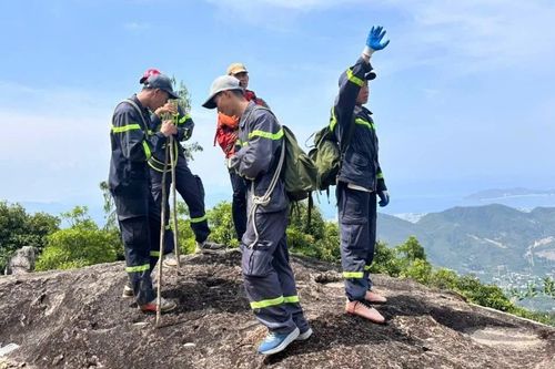 Nguy hiểm rình rập người leo núi khám phá 'nóc nhà' Nha Trang